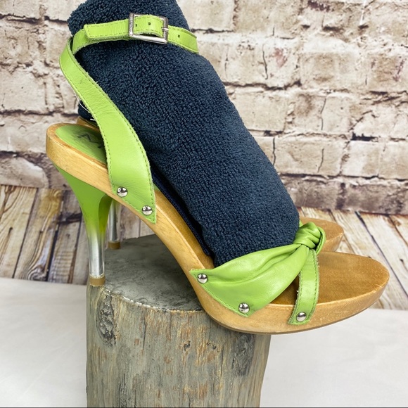 MIA WRAP AROUND WOOD PLATFORM STRAPPY SANDAL - Picture 1 of 7